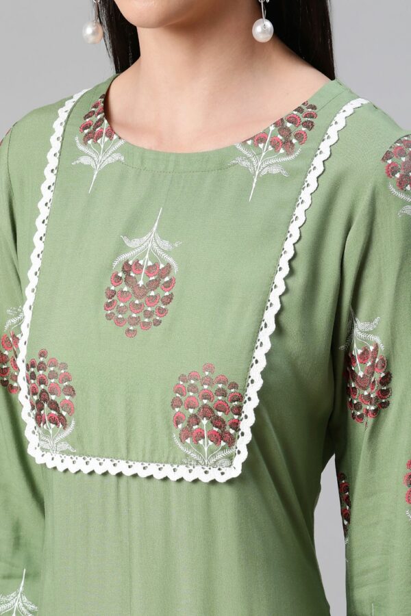 Green Color Khari Print Straight Kurta - Image 4